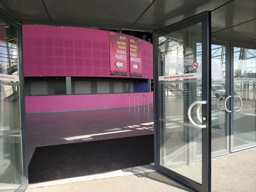 Vaccination : visite du futur vaccinodrome d'Angers qui ouvrira au...